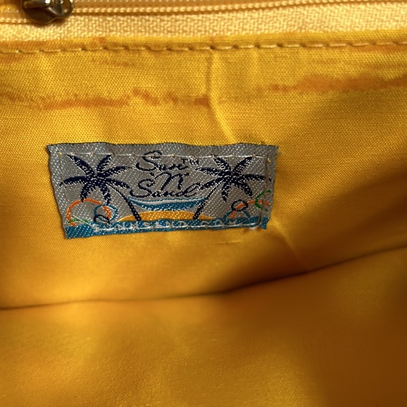 Striped Purse 💜 - Picture 4 of 7